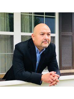  Roberto Sanchez of The Roberto Sanchez Team Photo