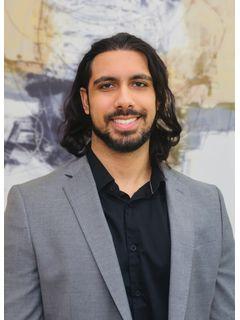  Iman Dhillon Photo