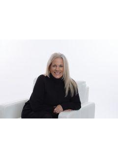  Maggie Newhouse Photo