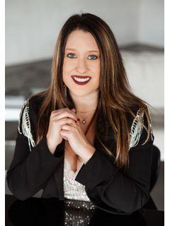  Lacey Bradshaw Photo