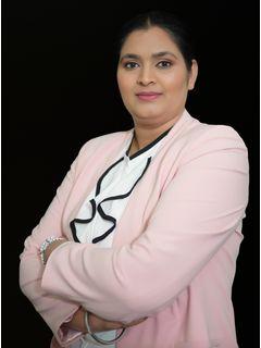  Sharon Grewal Photo