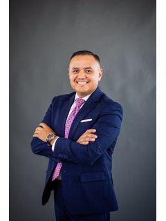  Ernesto Sifuentes Photo