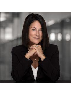  Kelly Barile of Golden Fox Realty Group Photo