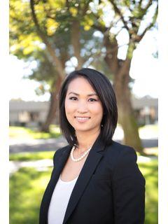  Lana Nguyen of C21 Sold Team Photo