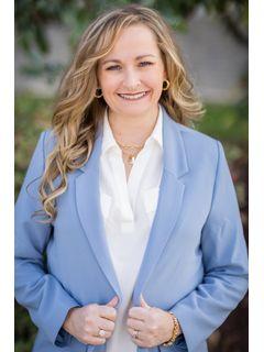  Nicki Salyer Photo