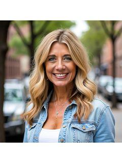  Cassie Hyde of The Linda Frierdich Group Photo