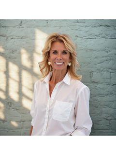  Carrie Henry Photo