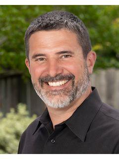  Anthony Lander Photo