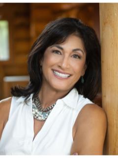  Lisa Perry Smith Photo