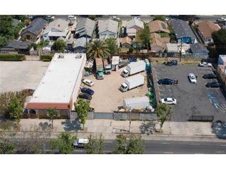 Property in La, CA thumbnail 3