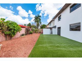 Property in Hialeah, FL thumbnail 1