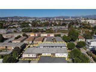 Property in La, CA thumbnail 4