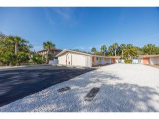 Property in Indian Rocks Beach, FL 33785 thumbnail 2