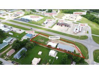 Property in Versailles, MO thumbnail 1