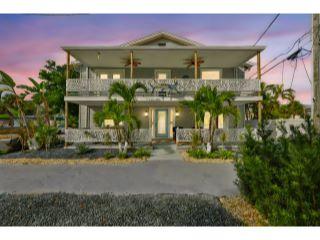 Property in Treasure Island, FL thumbnail 2