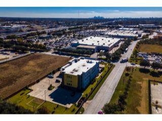 Property in Houston, TX thumbnail 5