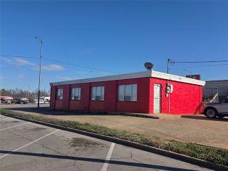 Property in Chickasha, OK thumbnail 6