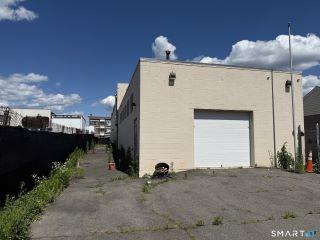 Property in Hartford, CT 06114 thumbnail 2