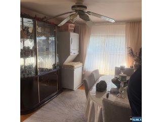 Property in Fort Lee, NJ 07024 thumbnail 2