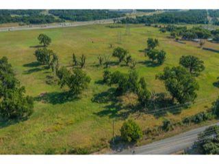 Property in Weatherford, TX thumbnail 3