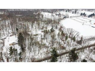 Property in Hartland Twp, MI thumbnail 3