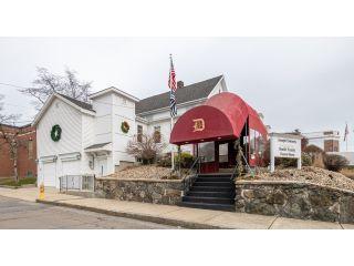 Property in Reading, MA thumbnail 4