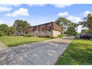 Property in Wayne, MI thumbnail 5