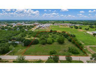 Property in Floresville, TX thumbnail 1
