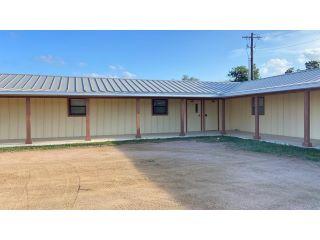 Property in Kerrville, TX thumbnail 4