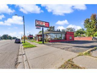 Property in Detroit, MI thumbnail 3