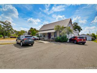 Property in Seguin, TX thumbnail 2