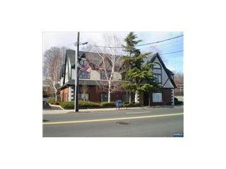 Property in Teaneck, NJ thumbnail 3