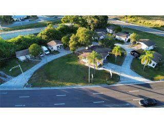 Property in Lake Alfred, FL thumbnail 3