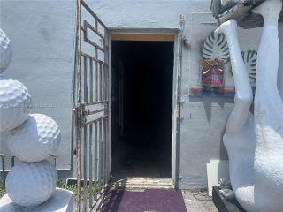 Property in Hialeah, FL thumbnail 1