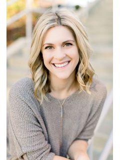 Jacqlyn Elliott of CENTURY 21 Platinum Properties photo