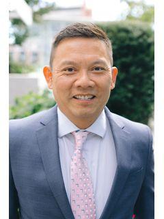 Hung Dom of CENTURY 21 Real Estate Center photo