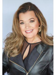 Jessica  Jarrett of CENTURY 21 Full Service Realty photo
