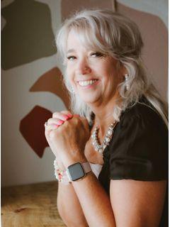 Suzie Storey of CENTURY 21 Folks Properties photo