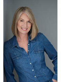 Angie Jones of CENTURY 21 Signature Realty photo