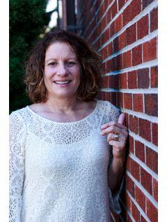 Susie Peterson of CENTURY 21 Myers Realty photo