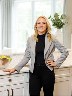 Karissa O'Neill of CENTURY 21 Curran & Oberski photo