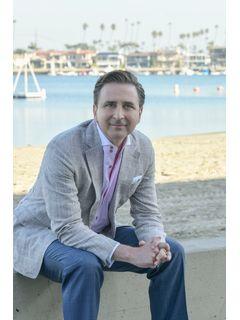 Dale Jervis of CENTURY 21 Jervis & Associates photo