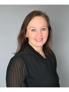 Jen Salerno of CENTURY 21 Broughton Team photo