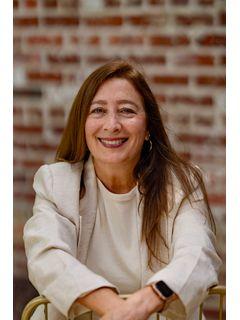Cecilia De Paoli of CENTURY 21 Triangle Group photo