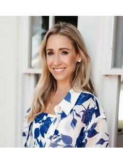 Ellie Pinzarrone of CENTURY 21 Tucker Swanson photo