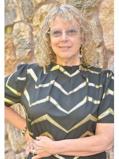 Valerie Crutchfield of CENTURY 21 Quest photo