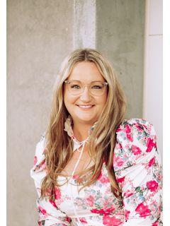 Amber Fahrnkopf of CENTURY 21 Morrison Realty photo