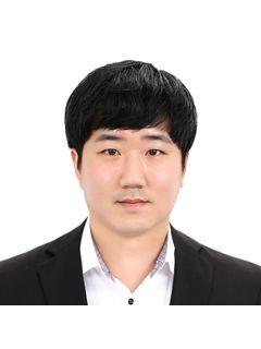 Jeongsik Shin of CENTURY 21 Real Estate Center photo