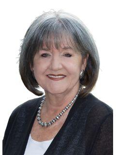 Lynn Niles of CENTURY 21 The Hills Realty photo