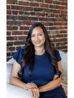 Elizabeth Gutierrez of CENTURY 21 Parker & Scroggins Realty photo